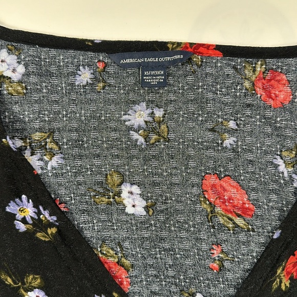 American Eagle Flowy 3/4 Sleeve Crop top Floral Size XS - Picture 2 of 5